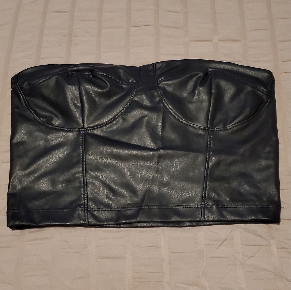 💕 Black Faux Leather Strapless Top Size L 💕